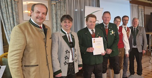 Der ausgeschiedene Bezirksfinanzreferent Alois Fritz erhielt die ÖBV Verdienstmedaille in Gold, was eine der höchsten Auszeichnungen österreichweit darstellt