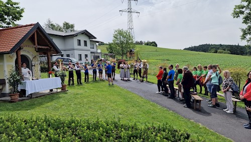 Wortgottesdienst bei Familie Höcher. (Foto MV Gratwein)