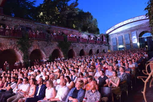 Bis in die letzten Reihen gefüllt